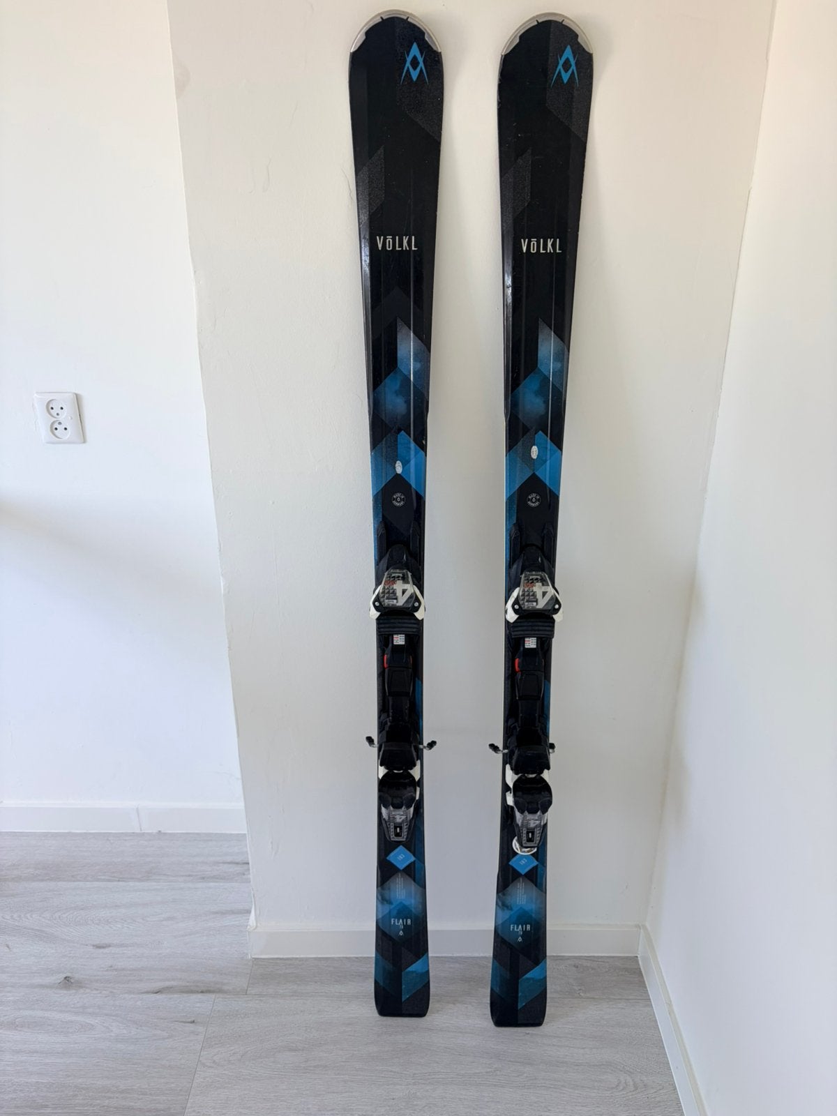 Völkl dames ski 163 cm lang incl marker 4 bindingen, 160 tot 180 cm, Zo goed als nieuw, Carve, Skiën