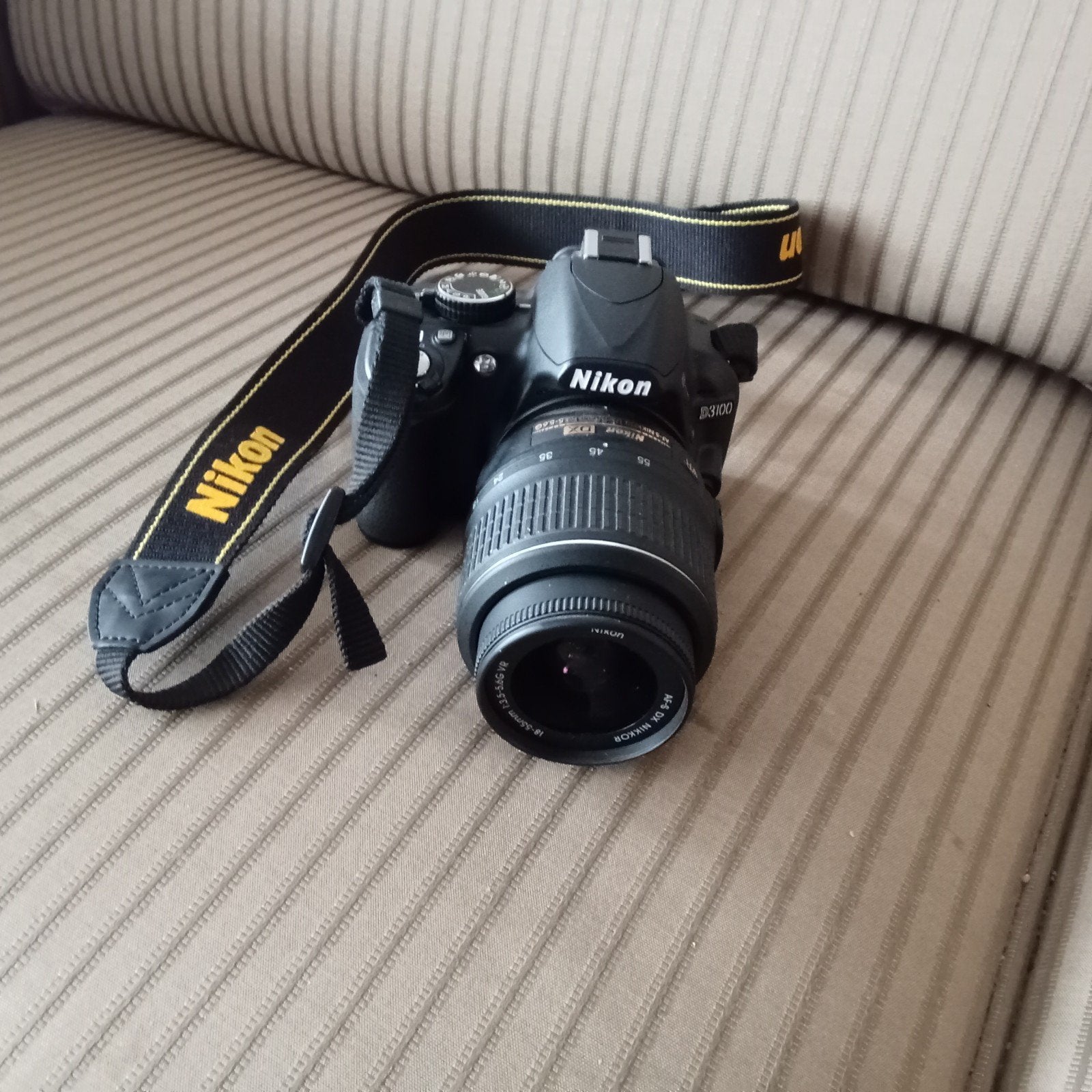 Nikon D3100 spiegelreflexcamera met 18-55mm lens, Gebruikt, Spiegelreflex, Draagriem, Ophalen of Verzenden