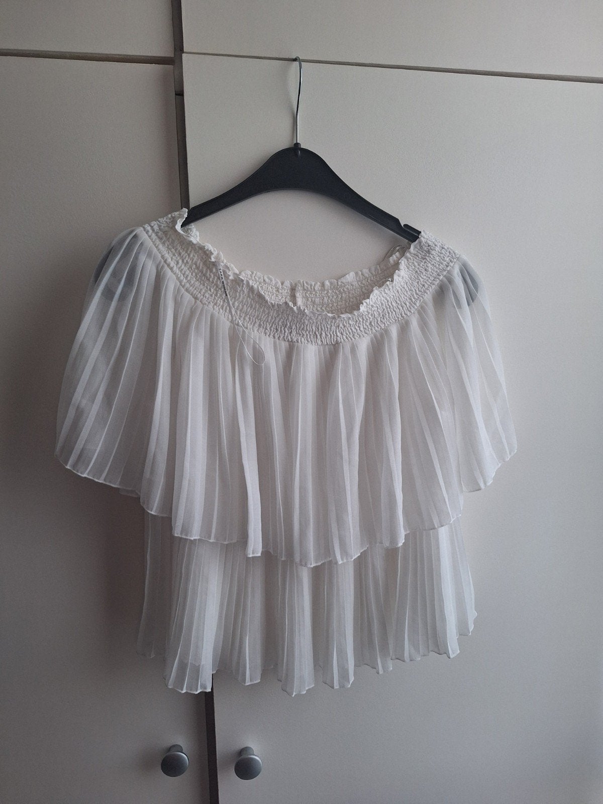 Zara witte offshoulder blouse met ruches maat XS 34, Verzenden, Zo goed als nieuw, Korte mouw, Maat 34 (XS) of kleiner