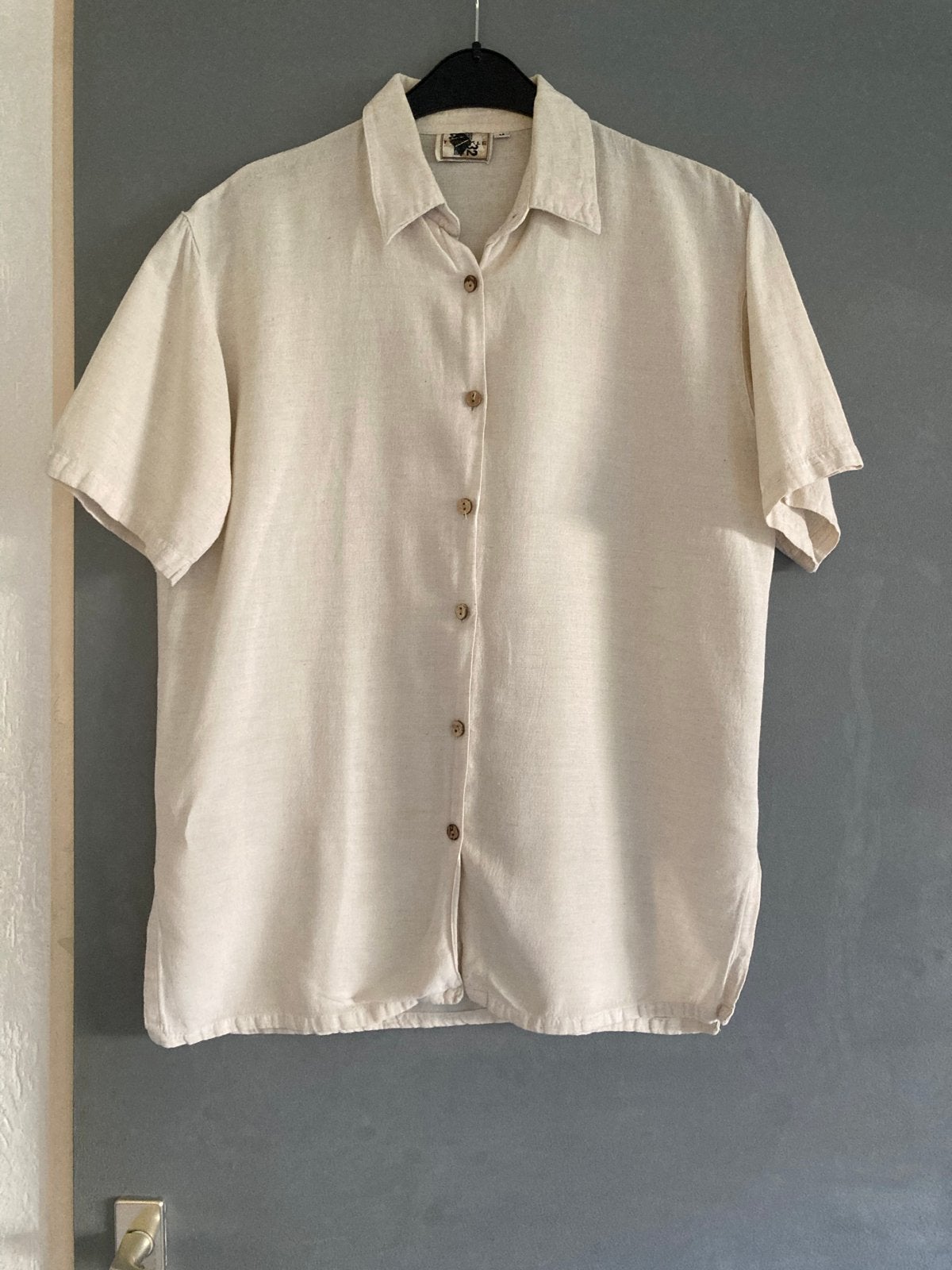 Lichtbeige bloes korte mouw met palmbomen borduursel, Ophalen of Verzenden, Zo goed als nieuw, Beige