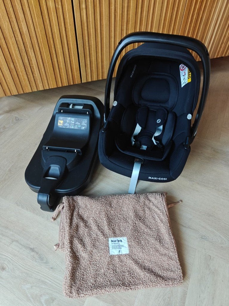 Maxi-Cosi CabrioFix i-Size met Isofix base en voetenzak, Ophalen, Zo goed als nieuw, Isofix, 0 t/m 13 kg