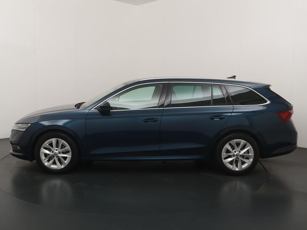 Skoda Octavia Combi 1.0 e-TSI 111 pk Ambition | Camera | LED, Gebruikt, Blauw, 1253 kg, 19 km/l