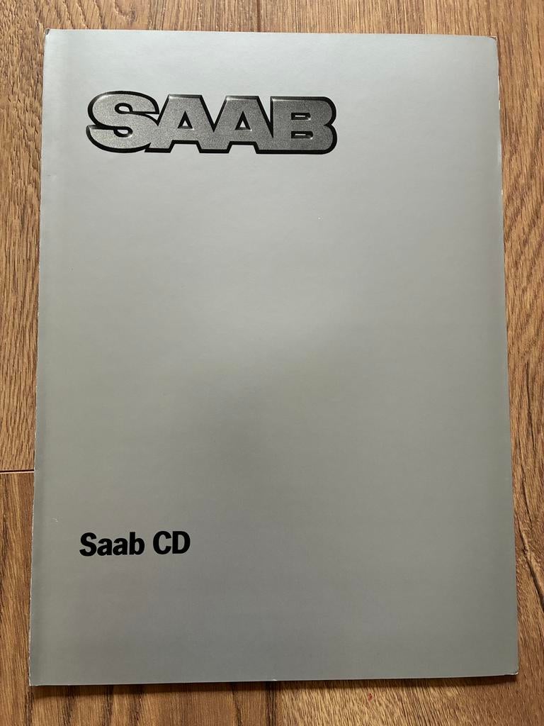 Saab 900 CD brochure modeljaar 1985, Ophalen of Verzenden, Zo goed als nieuw, Overige merken