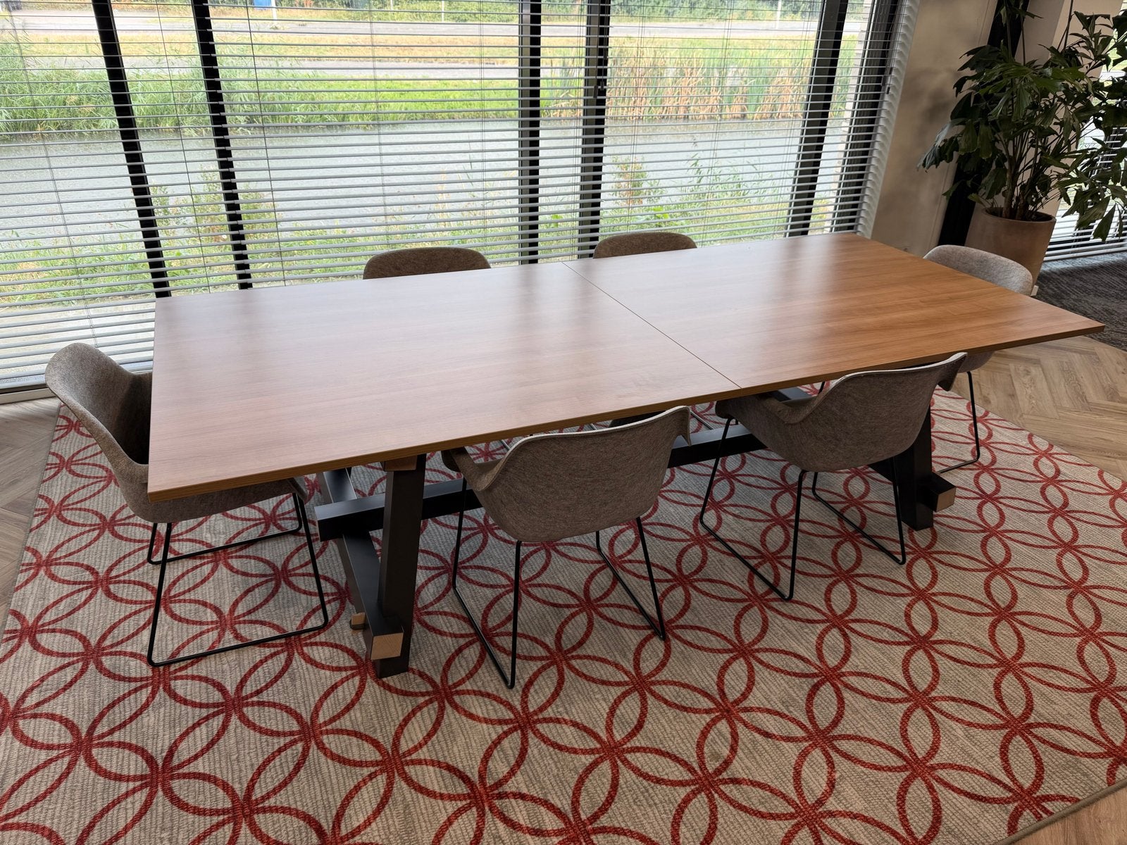 Vepa vergader- eetkamertafel met 6 stoelen te koop, Ophalen, Zo goed als nieuw, 6 tot 8 stoelen
