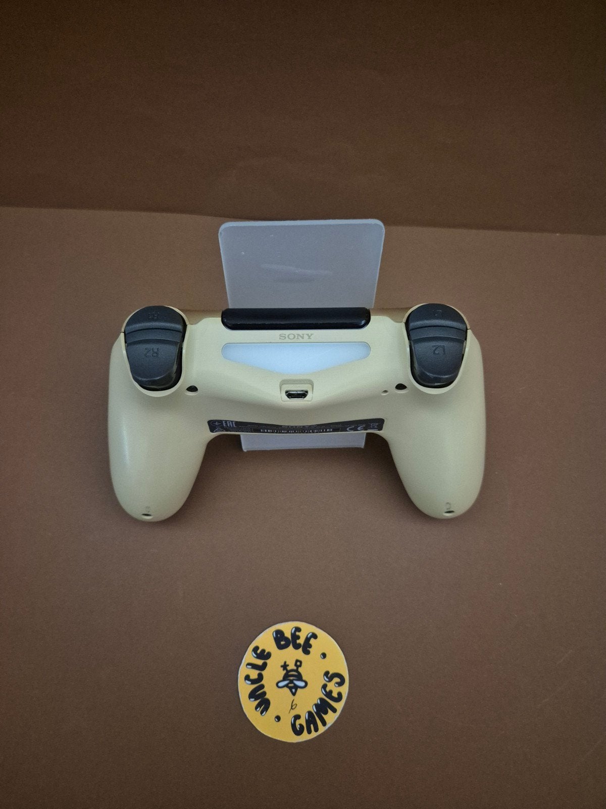 Orginele Dualshock 4 V2 Controller Gold, 1-7-1 Konan Minato-ku Tokyo, 108-0075 Japan, Verzenden, Zo goed als nieuw, Sony Interactive Entertainment Inc.