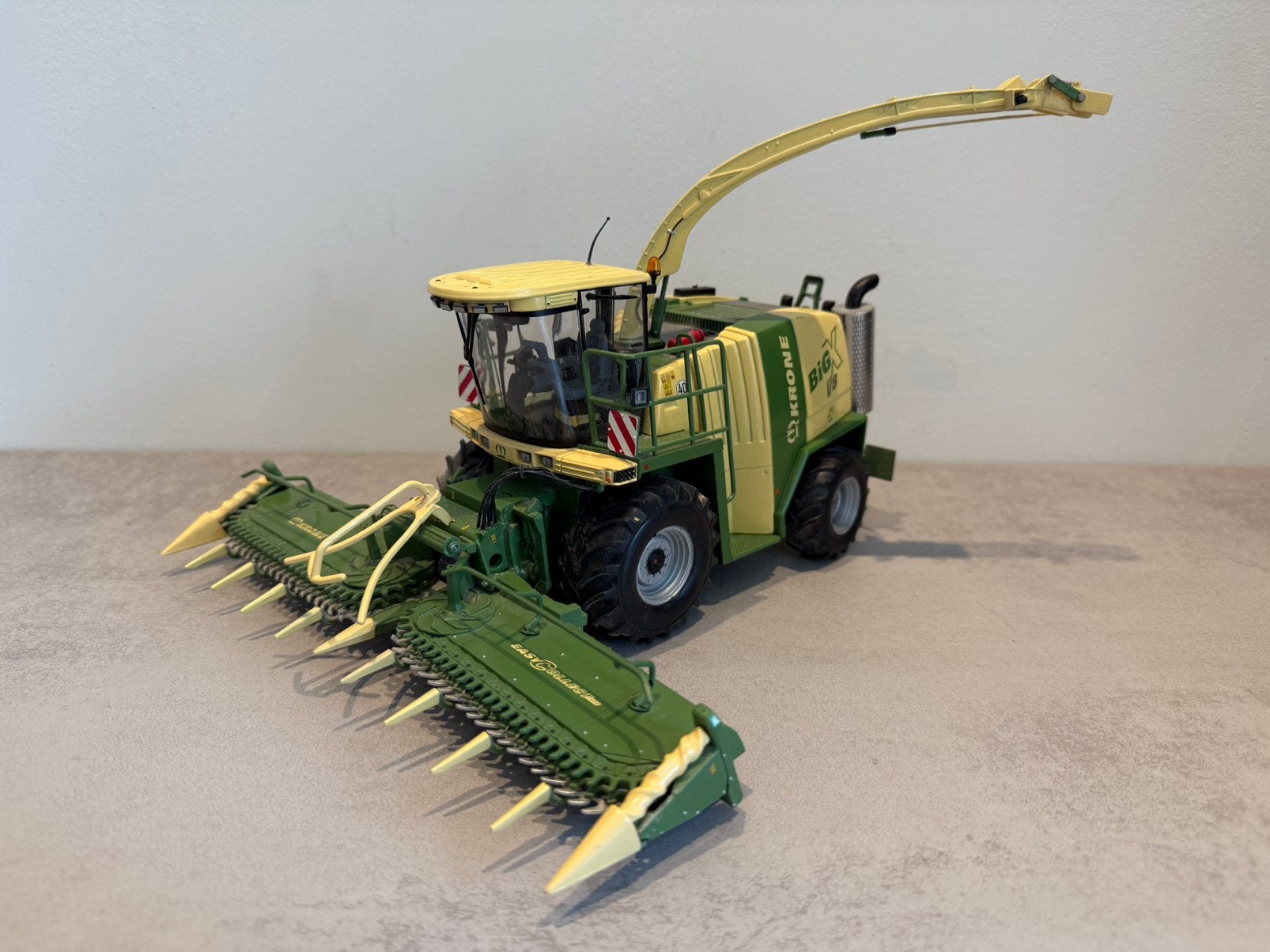 Krone big x v8 hakselaar. Universal hobbies, Hobby en Vrije tijd, Ophalen of Verzenden, Zo goed als nieuw, Tractor of Landbouw
