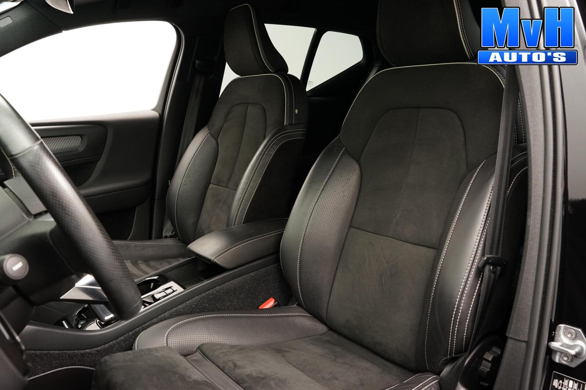 Volvo XC40 1.5 T5 PHEV R-Design|H/K|STUUR.STOELVW|CAM|SOH86%, Zwart, Plug-in hybride, Bedrijf, Hybride Elektrisch/Benzine