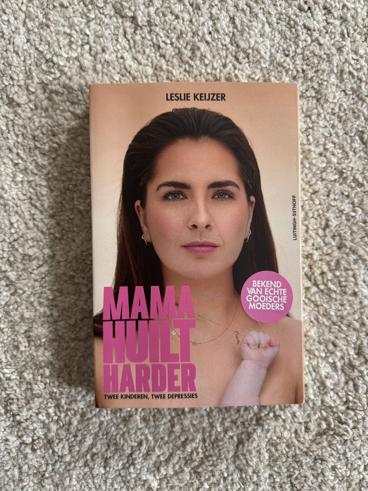 Leslie Keijzer Mama Huilt Harder Boek, Boeken, Ophalen of Verzenden, Zo goed als nieuw, Overige
