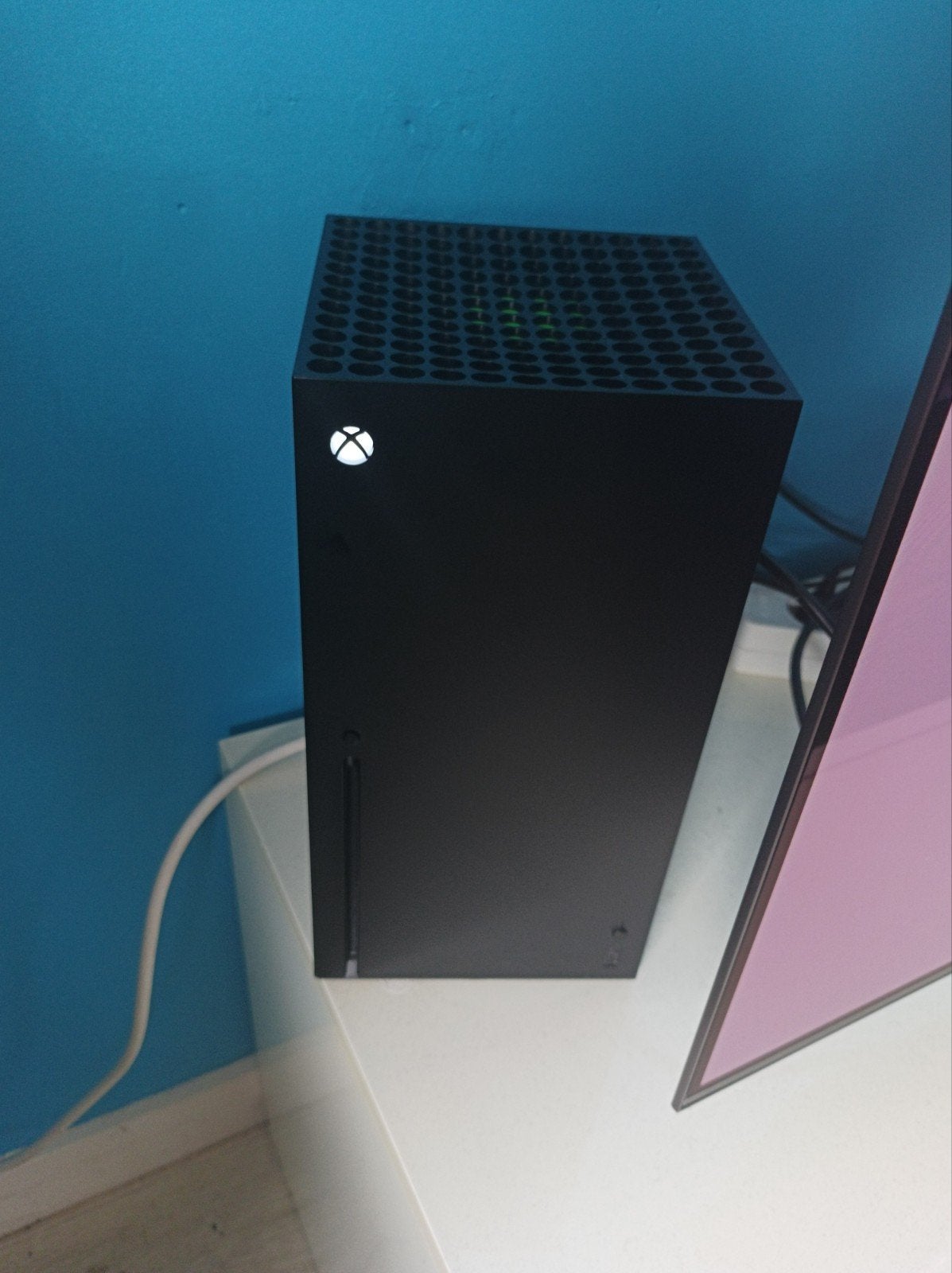 Xbox Series X met twee oplaadbare controllers, Ophalen, Zo goed als nieuw, Xbox Series X