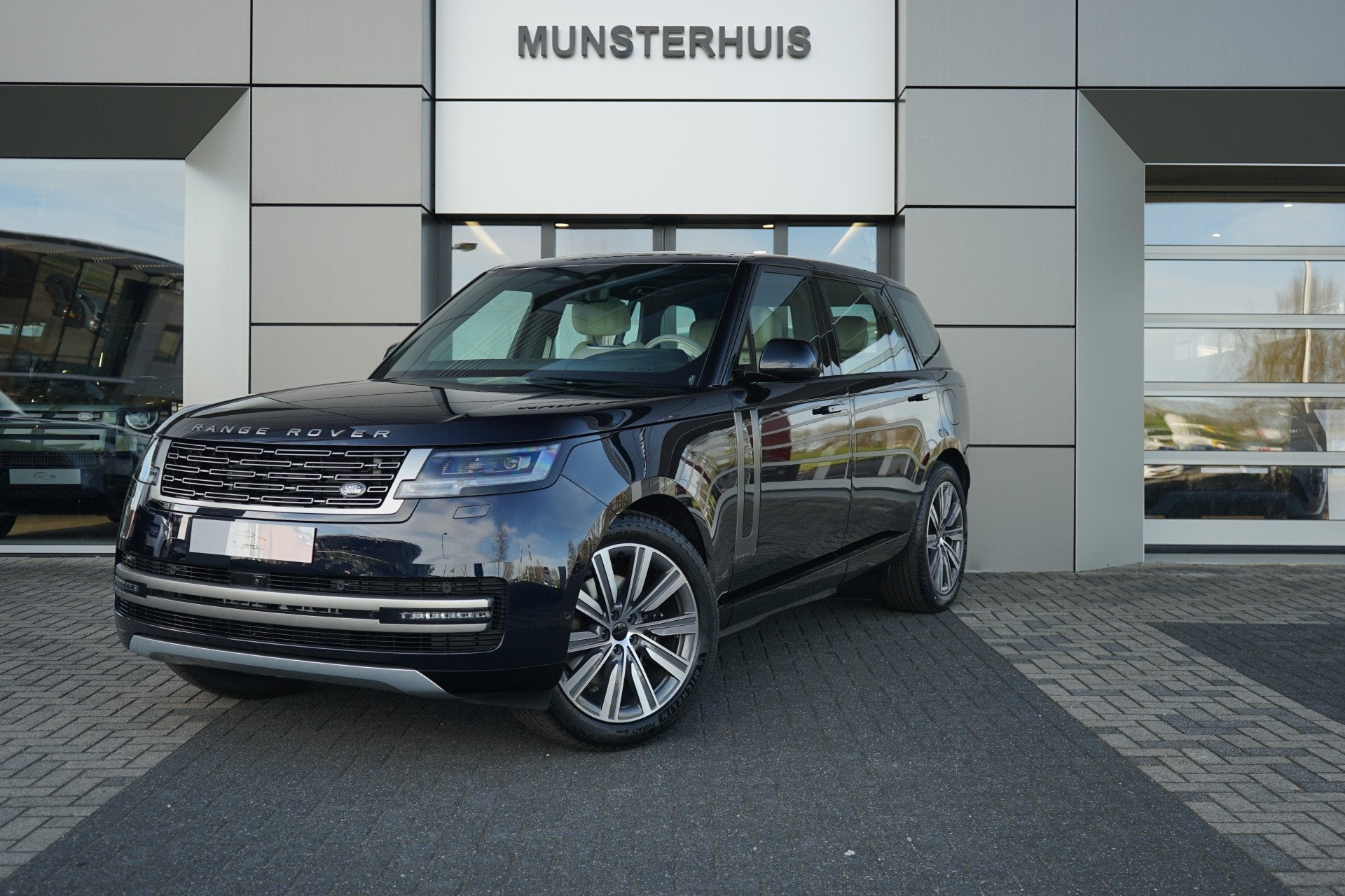 Land Rover Range Rover 3.0 P460e LWB Autobiography PHEV | Co