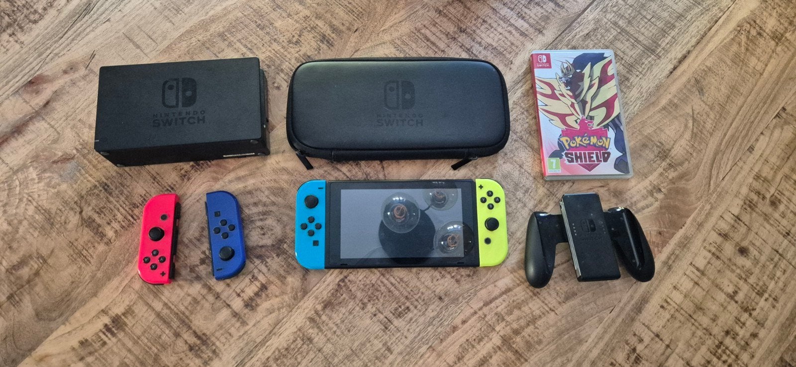 Nintendo Switch (2019 upgrade) incl 256GB SD kaart + toebeho, Switch 2019 Upgrade, Ophalen of Verzenden, Met 3 controllers of meer