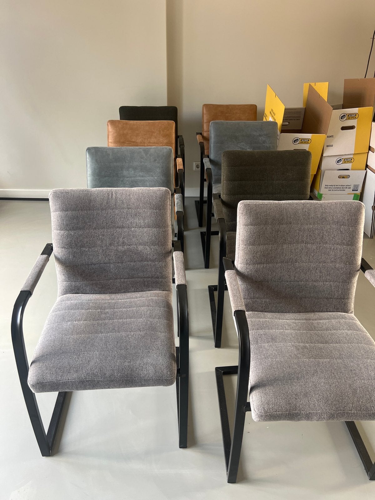 8 Comfortabele eetkamerstoelen in diverse kleuren, Huis en Inrichting, Ophalen, Industriële stijl met leren en stoffen bekleding