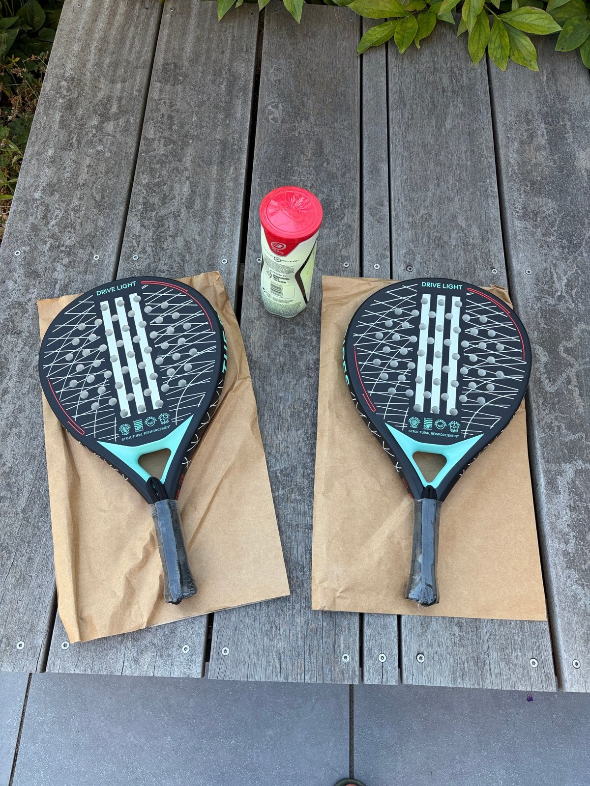 Adidas Drive Light Padel Rackets (2 stuks) met ballen, Ophalen of Verzenden, Zo goed als nieuw, Padelracket