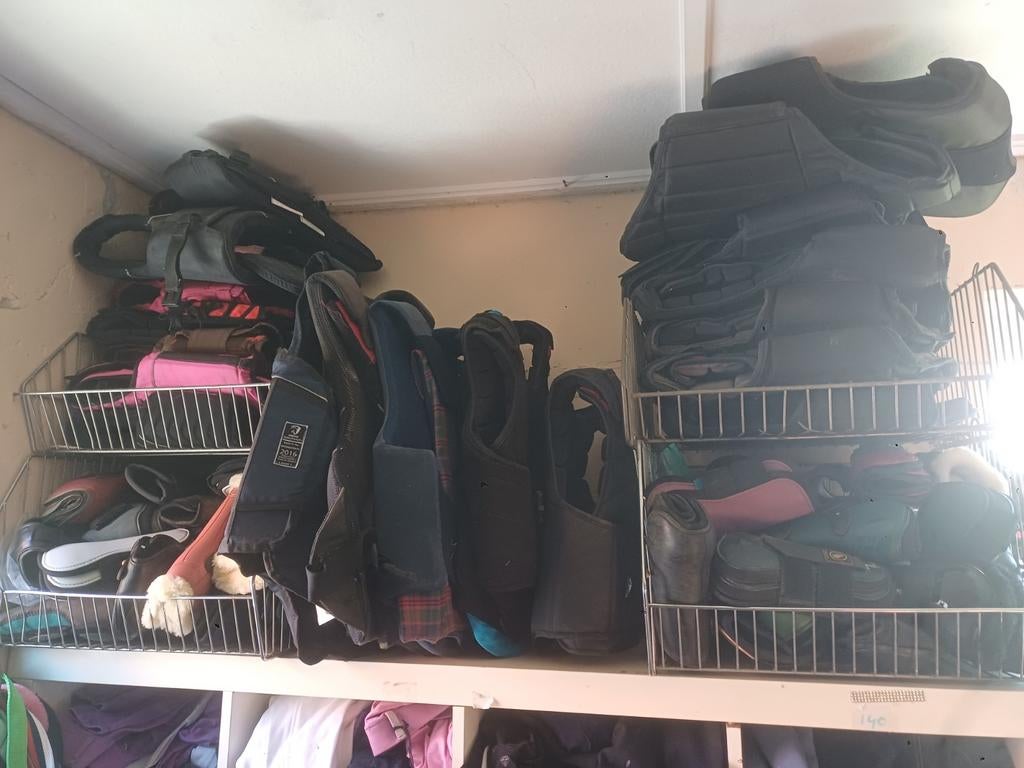 Diverse body protectors, Steen of Klei, Zwart, Ophalen of Verzenden, Minder dan 5 m²