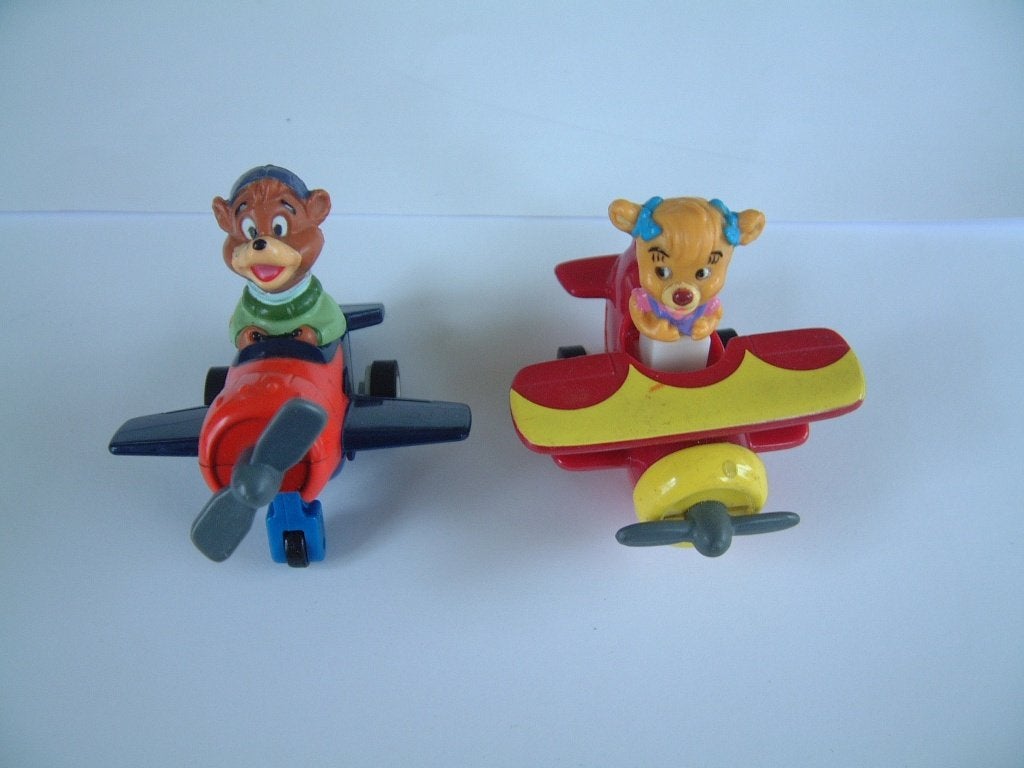 disney 2 vliegtuigje met figuurtje, Ophalen of Verzenden, Overige figuren, Zo goed als nieuw, Beeldje of Figuurtje