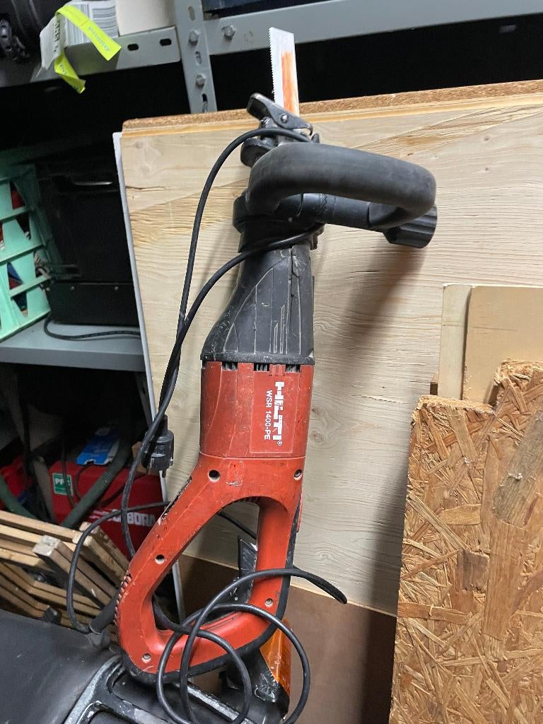 reciprozaag Hilti, Gebruikt, 70 mm of meer, 600 tot 1200 watt, Reciprozaag