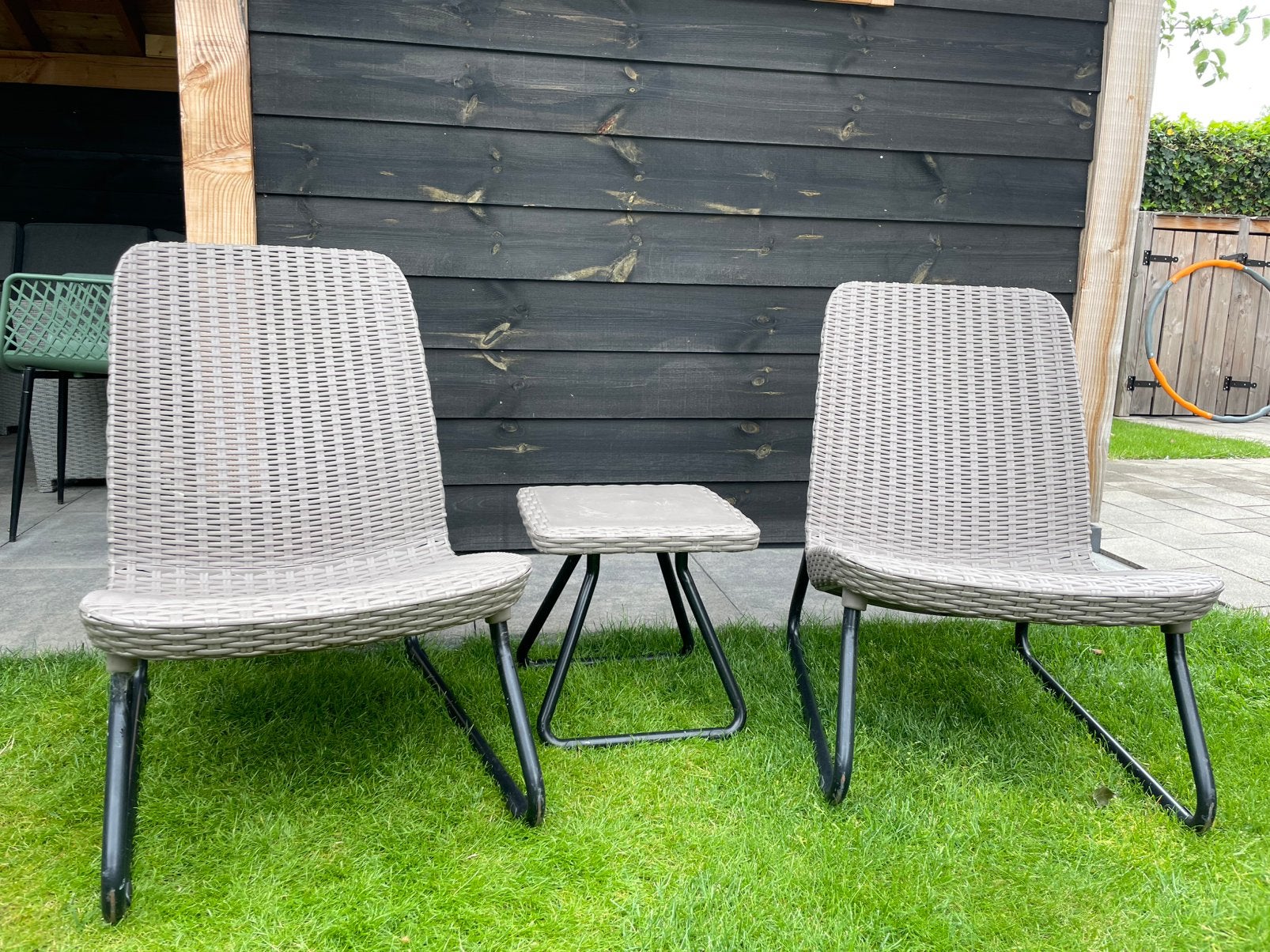 Taupe tuinstoelen met bijzettafel, Tuin en Terras, Tuinsets en Loungesets, Kunststof, Gebruikt, Stoel, Tuinset