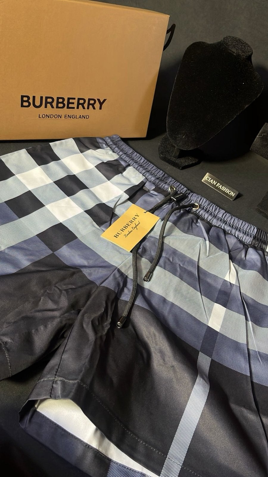 Burberry zwembroek donker, Kleding | Heren, Badmode en Zwemkleding, Ophalen of Verzenden, Overige maten