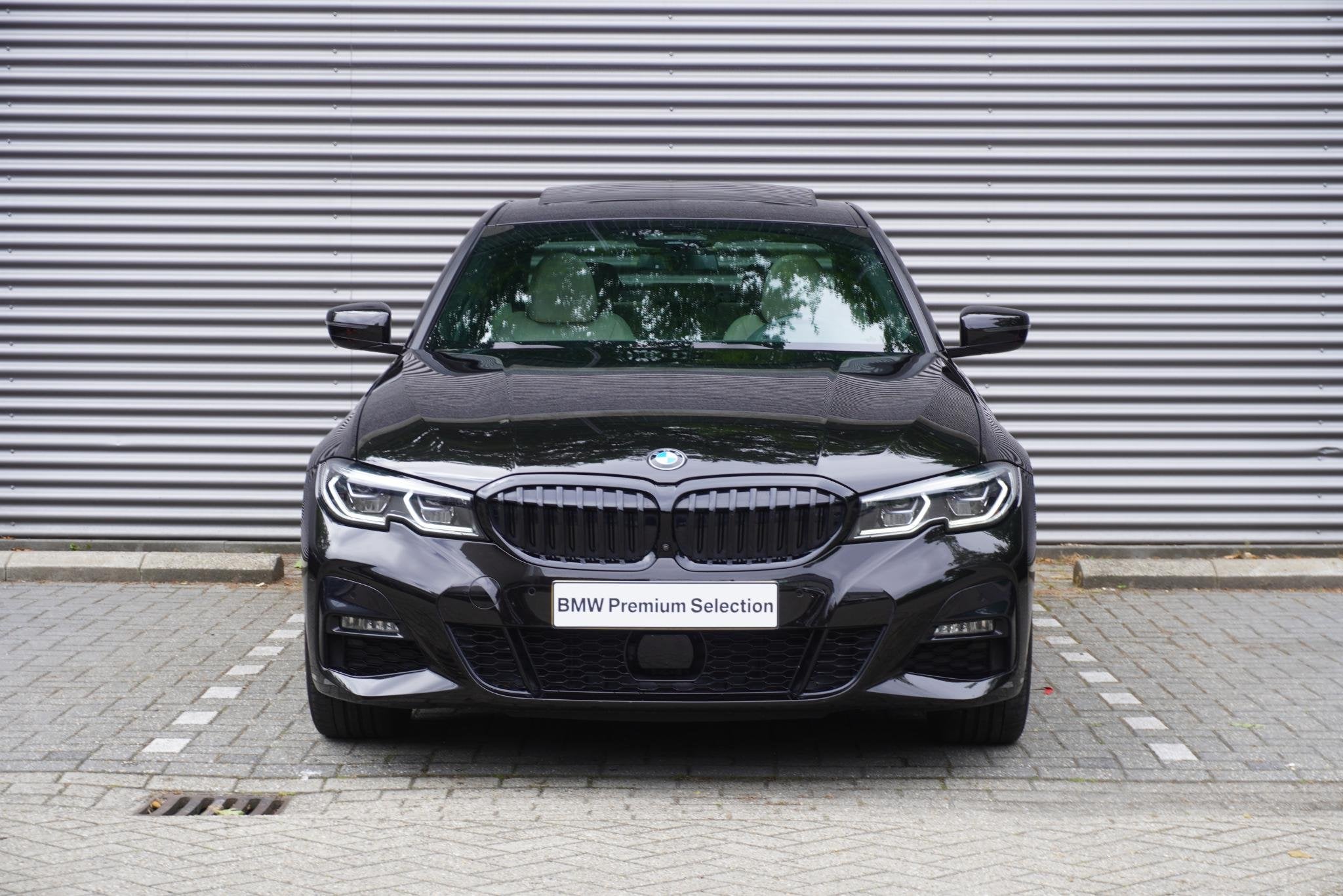 BMW 3 Serie Sedan 330e | Elektrisch glazen schuif-/kanteldak, Auto's, 1998 cc, Gebruikt, Euro 6, 4 cilinders