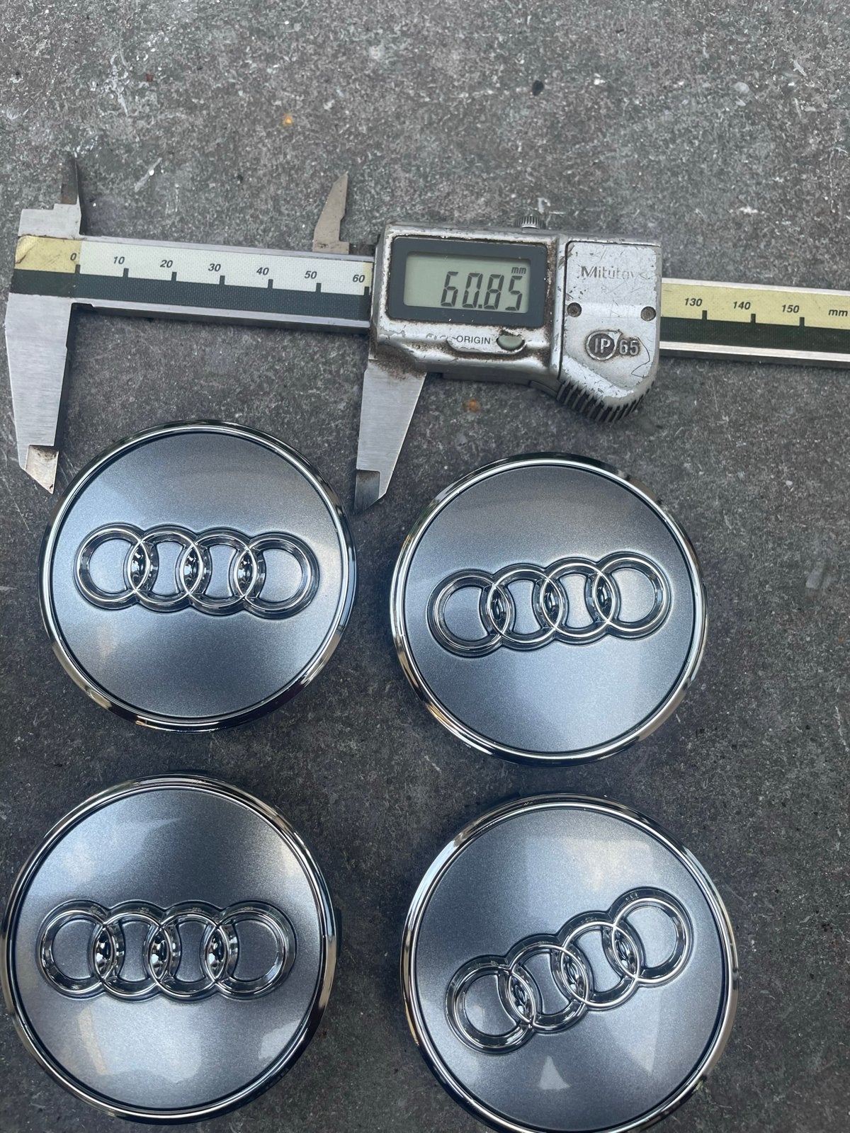 Nieuwe grijze 61mm Naafdoppen voor Audi - Grijs (Set van 4), Auto diversen, Ophalen of Verzenden, Nieuw