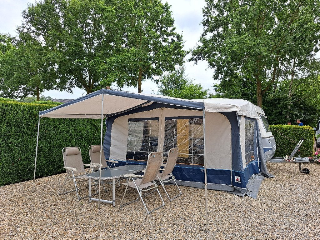 Caravan Fendt, Saphir 410 QK met stapelbed en 2-persoons bed, Standaardzit, 750 - 1000 kg, Particulier, Tot en met 4