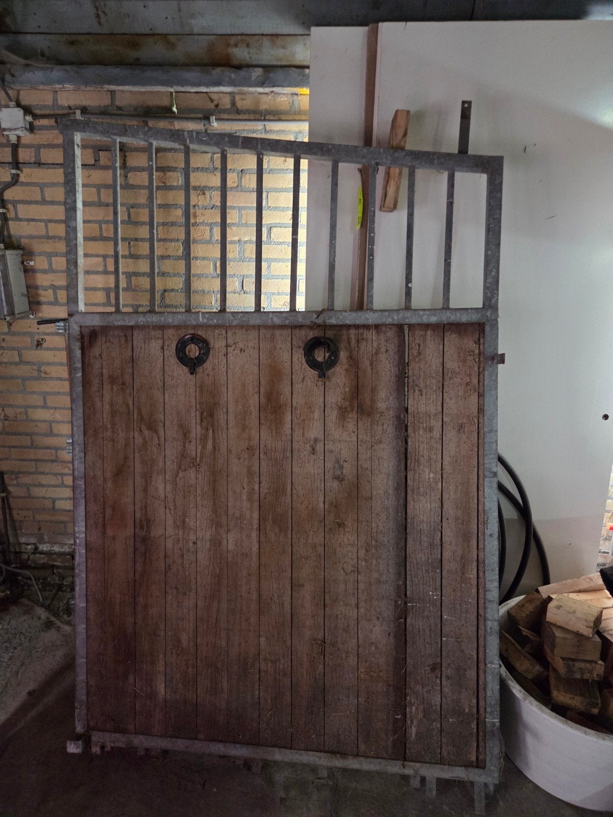 paarden box voor wand, Stalling