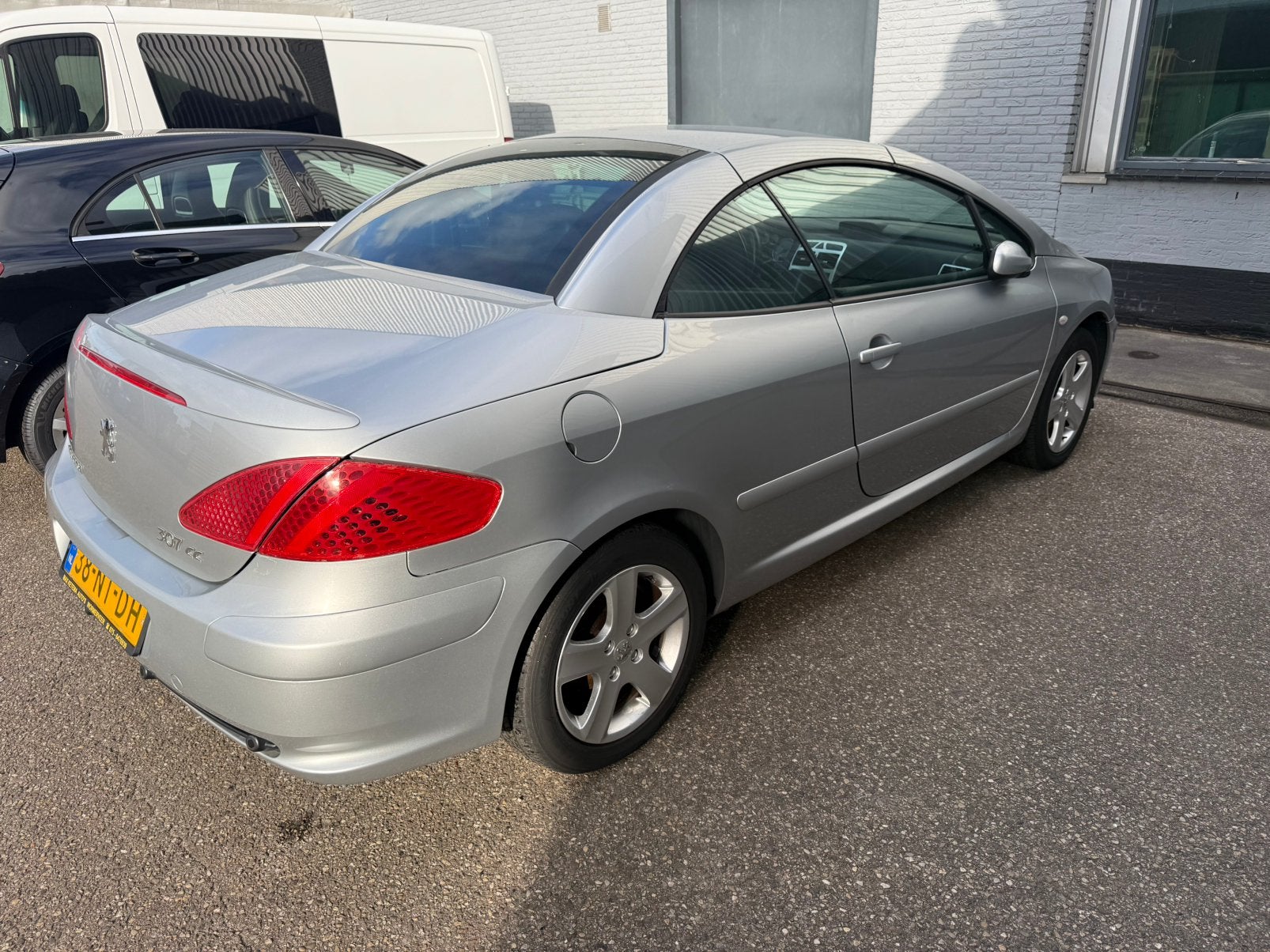 Cabrio Peugeot 307 1.6 16V CC silver, Auto's, Peugeot, 730 kg, Zwart, 4 cilinders, Cabriolet