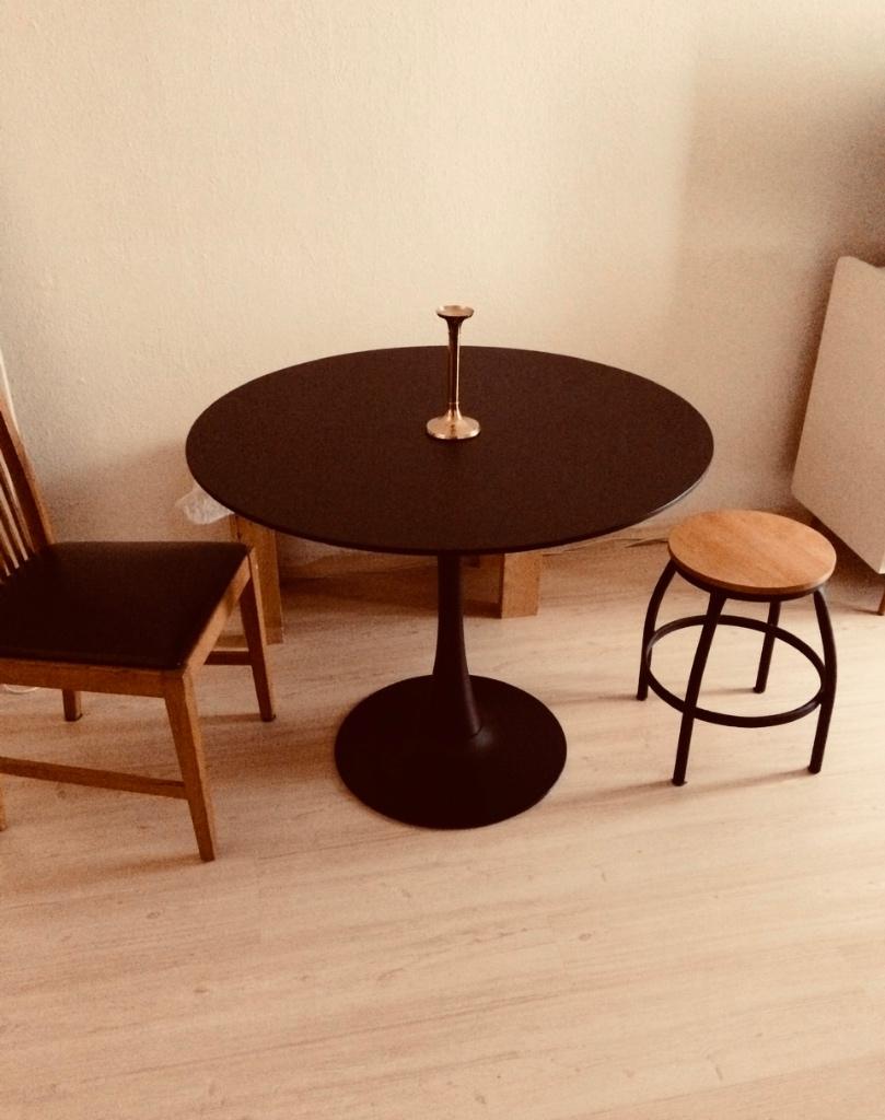 Eettafel zwart rond met poot, Huis en Inrichting, Tafels | Eettafels, Ophalen, Overige materialen, 50 tot 100 cm, Rond