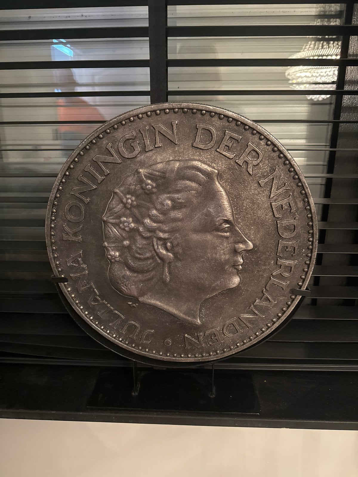 2 Intratuin decoratie munten Koningin Juliana 1967, Huis en Inrichting, Woonaccessoires | Wanddecoraties, Zo goed als nieuw, Zilver