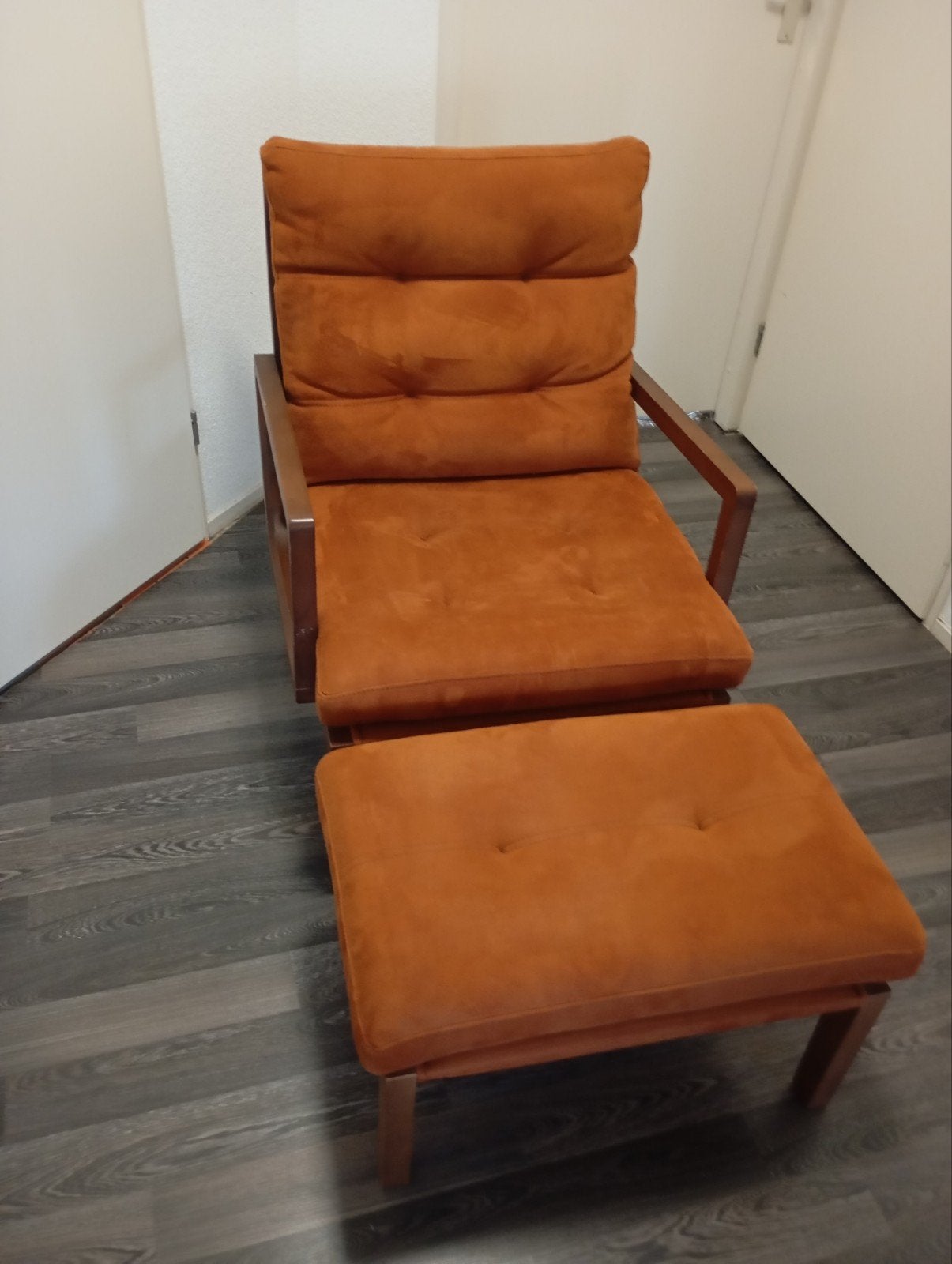 Classi Interiors fauteuil met voetenbank - Oranje, Huis en Inrichting, Fauteuils, Ophalen, Modern, Comfortabel, Gebruikt, 75 tot 100 cm