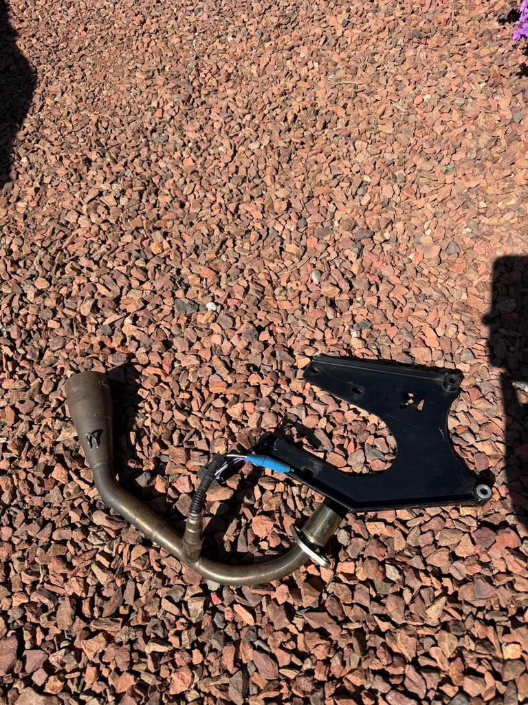 Vespa 125cc akrapovic ophaging en voorbocht, Ophalen of Verzenden, Zo goed als nieuw, Uitlaat