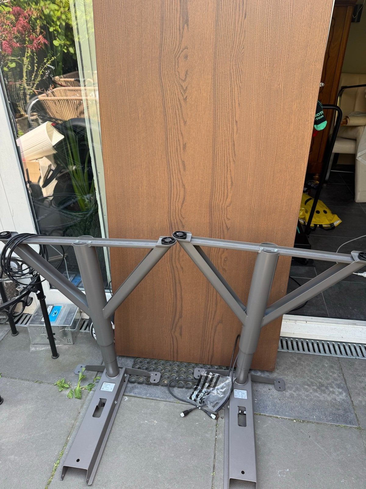 IKEA IDÅSEN zit-sta bureau bruin/donkergrijs 160x80, Huis en Inrichting, Bureaus, Ophalen, Zit-sta bureau, Elektrisch, Spaanplaat of MDF