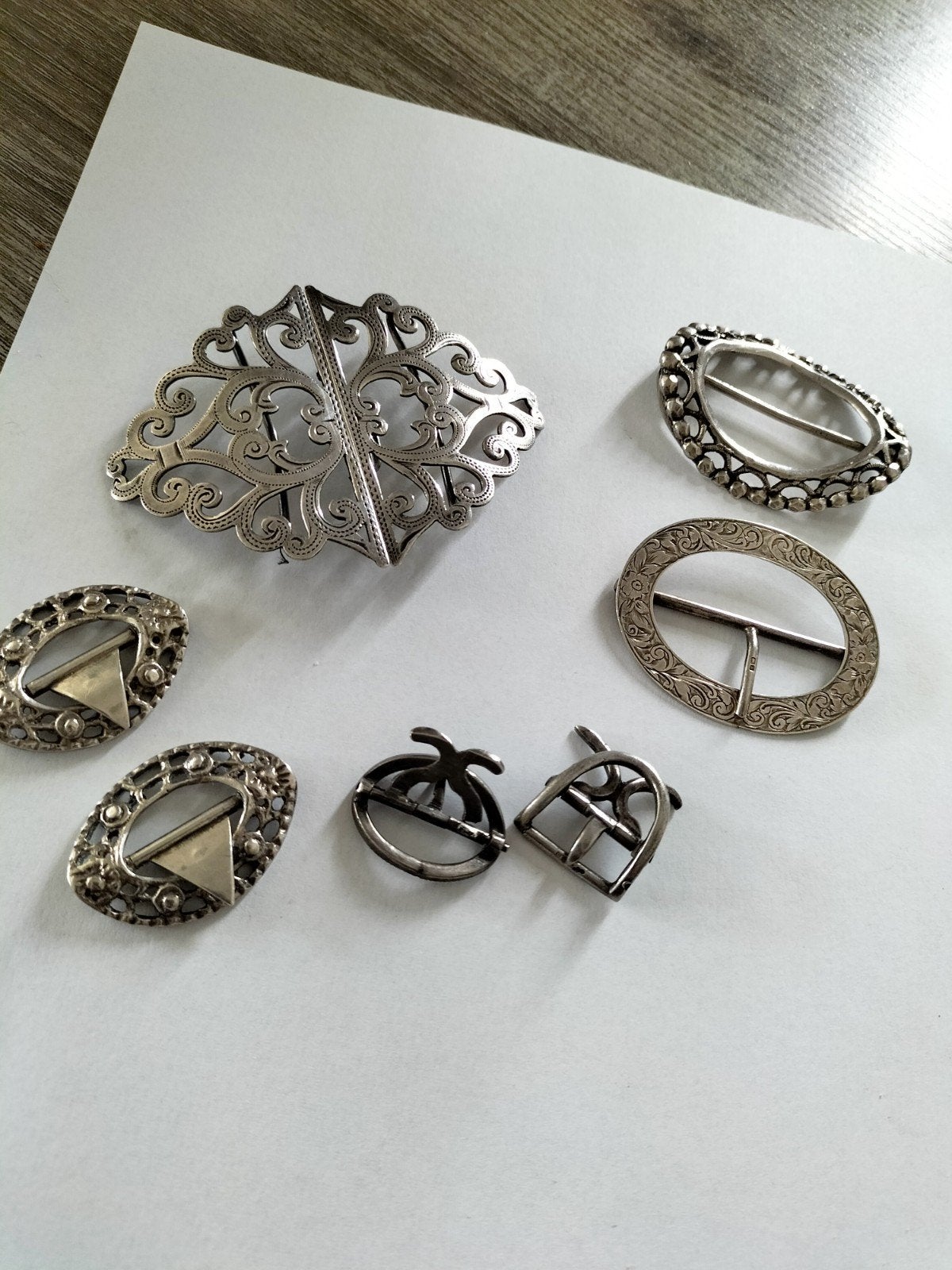Diverse antieke zilveren gespen ., Verzenden, Zilver