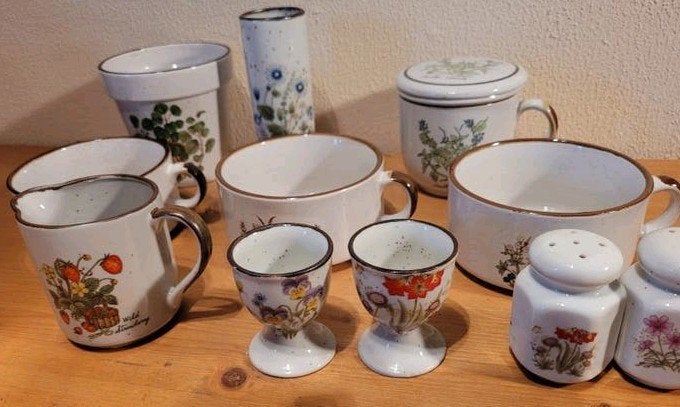 Vintage aardewerk Wild flowers servies soepkom bloempot vaas, Overige typen, Ophalen of Verzenden, Zo goed als nieuw, Overige stijlen