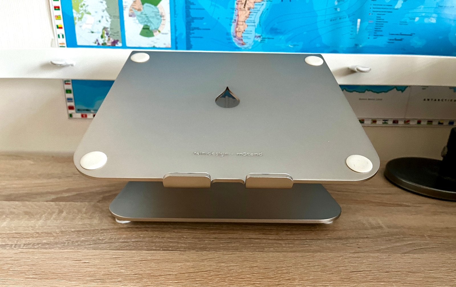 Laptopsteun RainDesign Starlight + toetsenbordsteun (gratis), Ophalen, Zo goed als nieuw