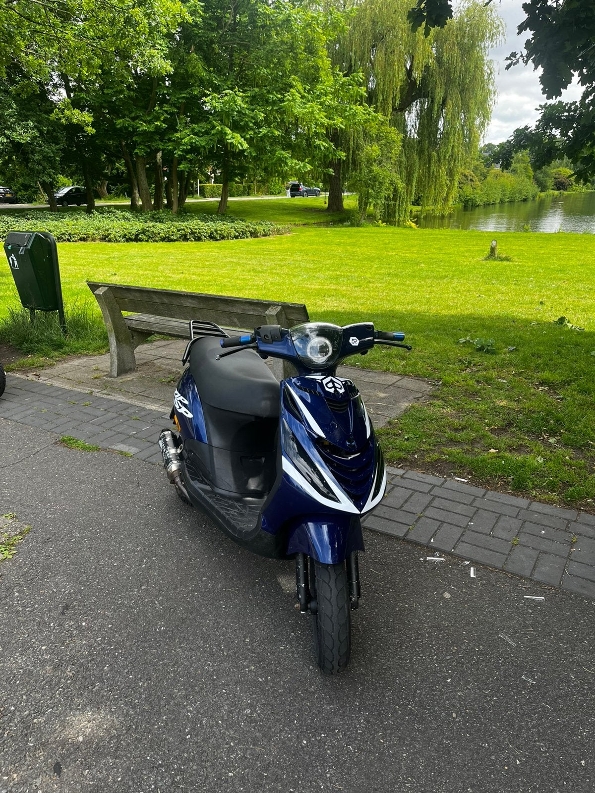 Piaggio zip 4 takt, Fietsen en Brommers, Scooters | Piaggio, Ophalen, Zip, Zo goed als nieuw, Benzine