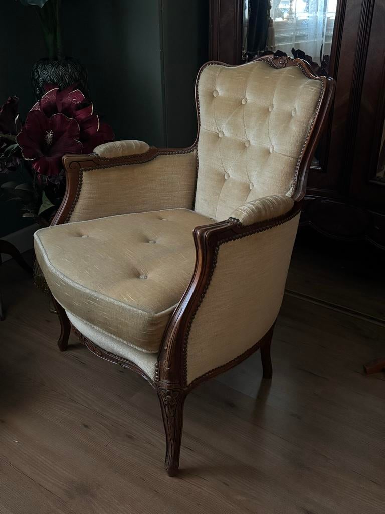 Elegante Antieke Fauteuil - Crème Velours & Houtsnijwerk, Antiek en Kunst, Antiek | Meubels | Stoelen en Banken, Ophalen