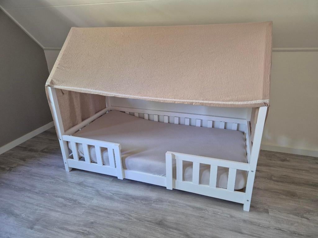 Bedhuisje - juniorbed 80x160 cm, Kinderen en Baby's, Kinderkamer | Bedden, 70 tot 85 cm, 140 tot 160 cm, Zo goed als nieuw, Ophalen