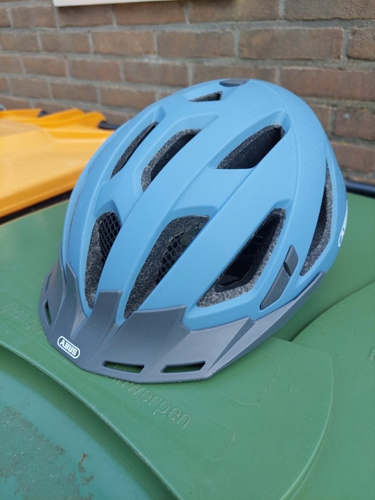 Helm ABUS (bij ANWB gekocht), Fietsen en Brommers, Fietsaccessoires | Fietshelmen, Zo goed als nieuw, Abus, Heer of Dame, Ophalen