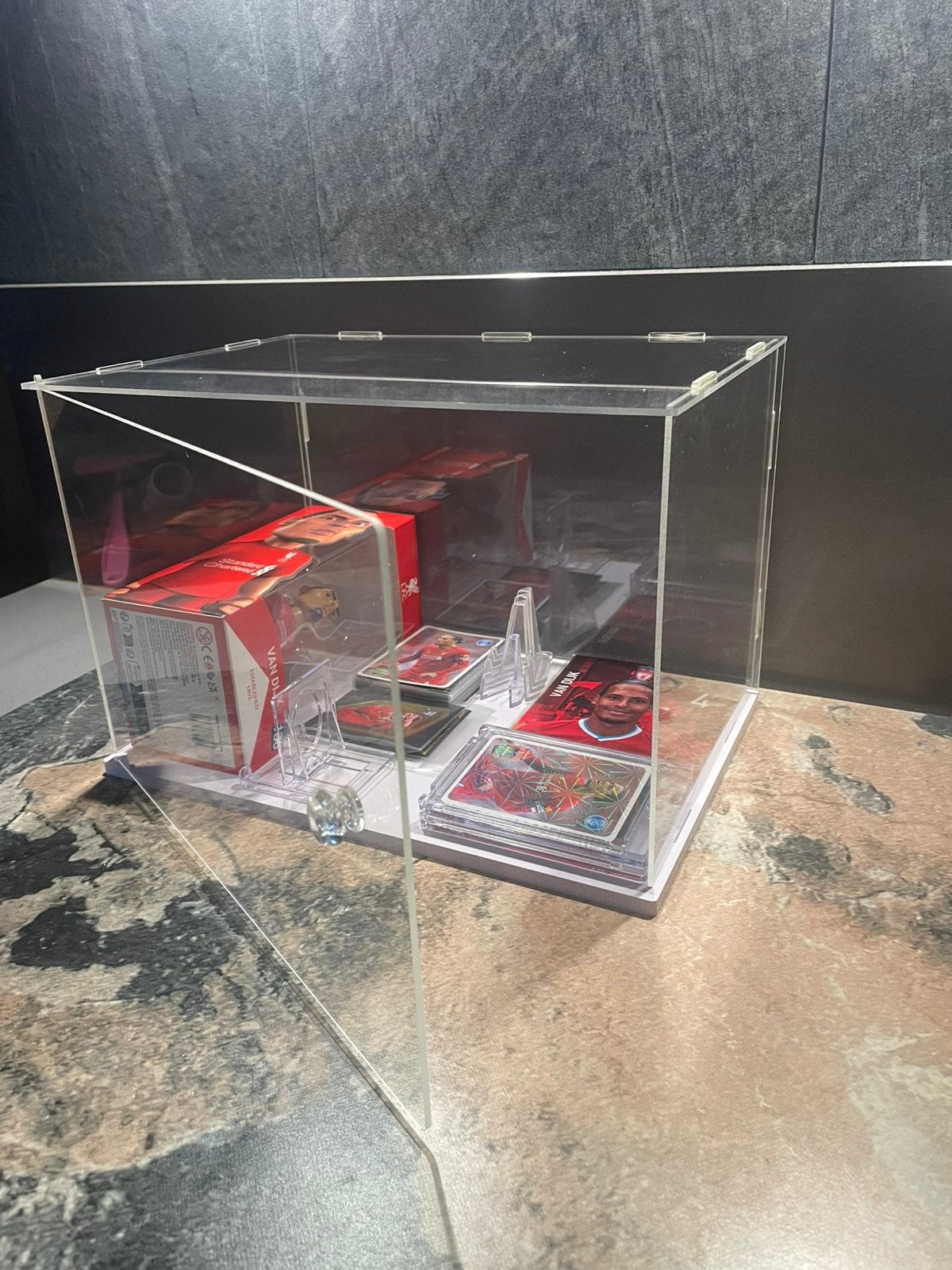 Vitrinekastje met liverpool (Virgil van Dijk) items, Ophalen of Verzenden, Zo goed als nieuw, Buitenlandse clubs, Shirt