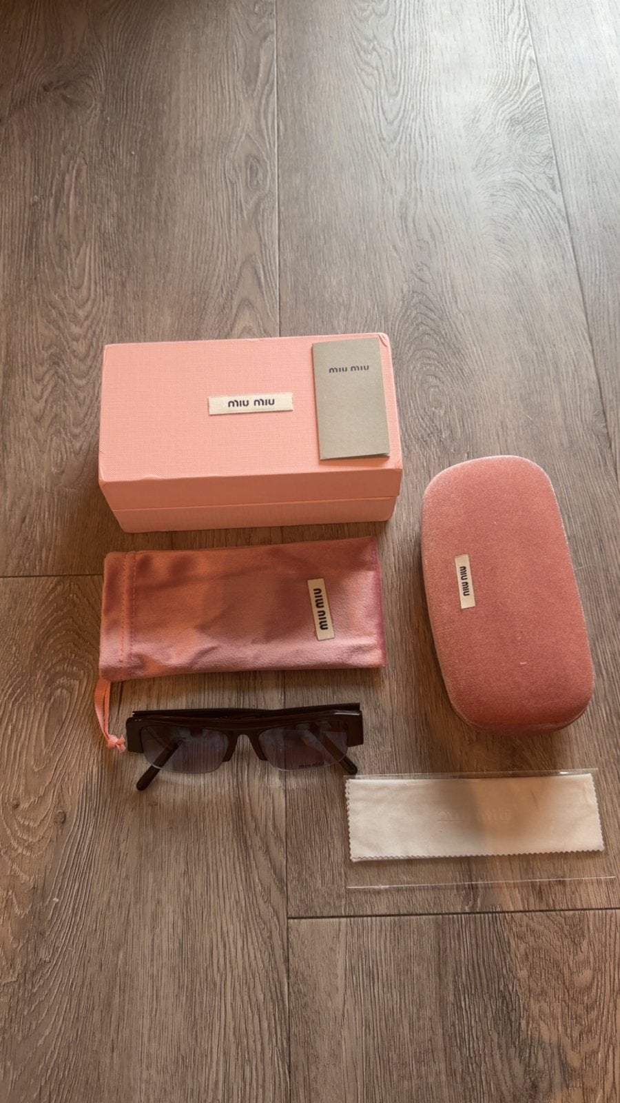 Miu Miu Zonnebril - helemaal nieuw, Overige merken, Zonnebril, Zwart, Nieuw