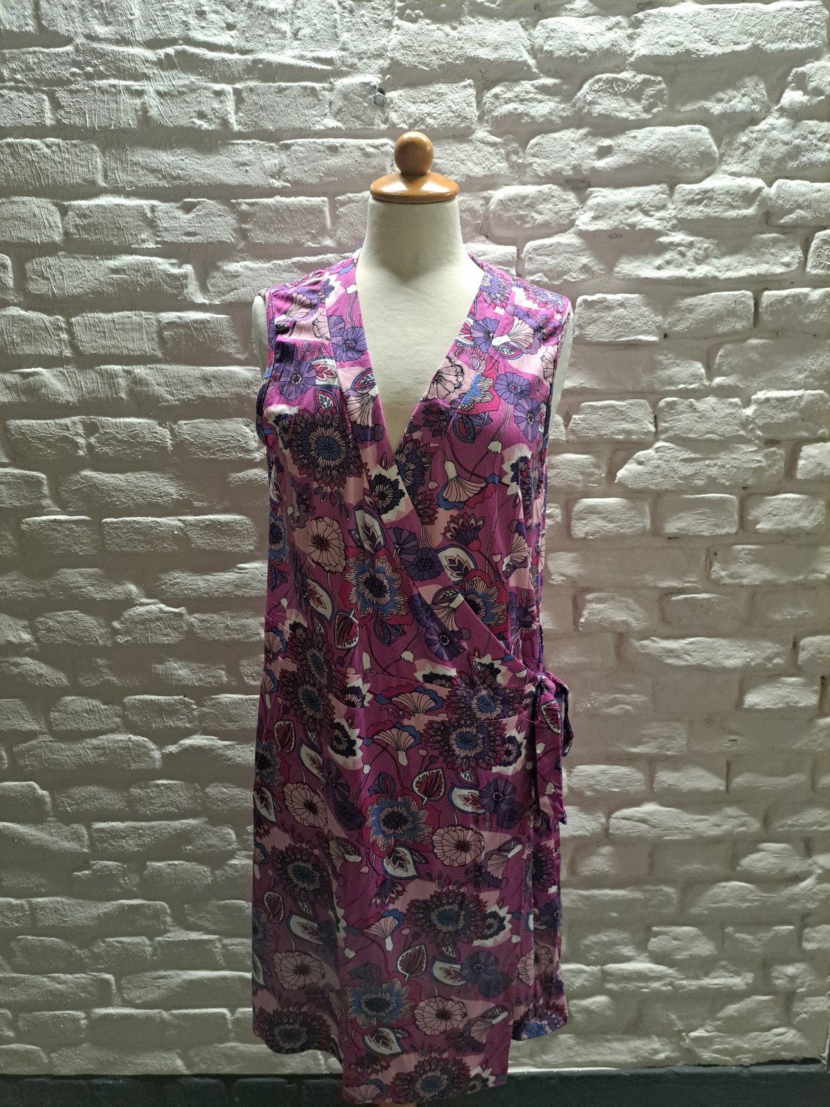 Mouwloze wikkeljurk met bloemenprint - Maat  44 46, Verzenden, Paars, Maat 42/44 (L), Knielengte