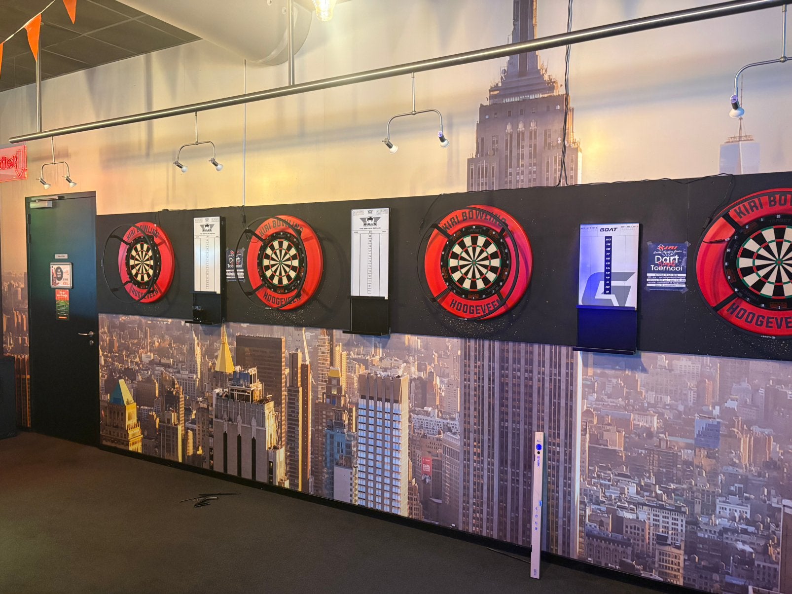 Darts schrijfbord met tablet en beker houders
