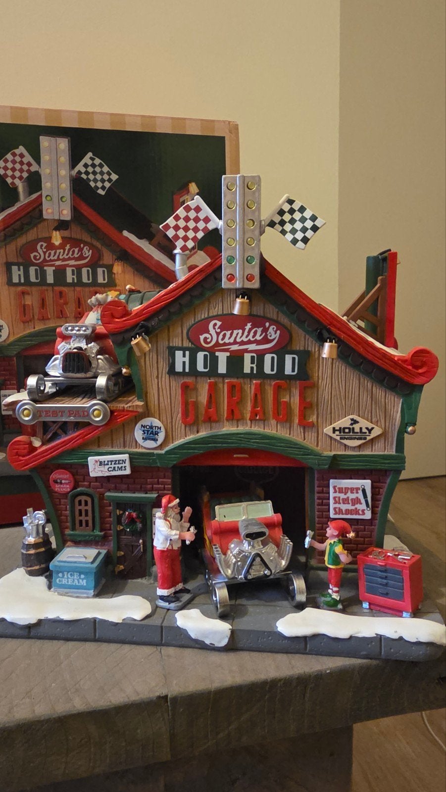 Lemax Santa's Hot Rod Garage, Diversen, Ophalen, Zo goed als nieuw