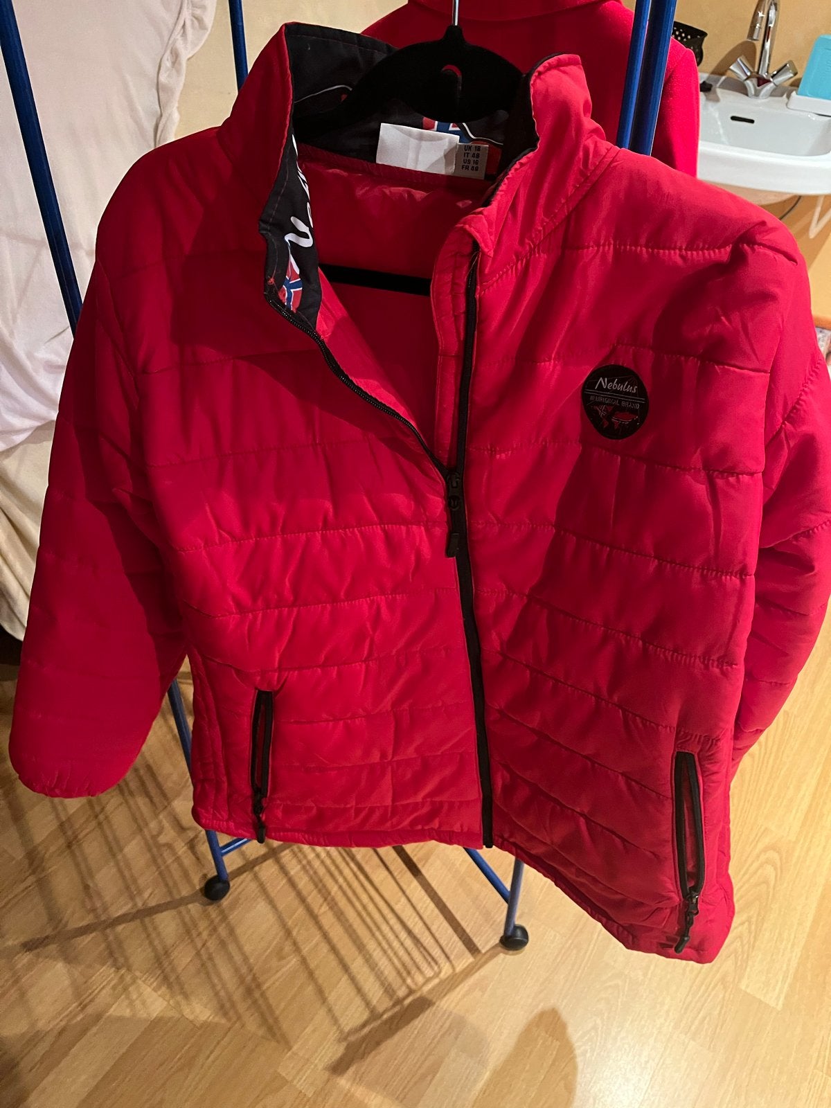 Nebulus Rode Gewatteerde Jas - Maat l, Kleding | Dames, Ophalen of Verzenden, Zo goed als nieuw, Maat 38/40 (M), Rood