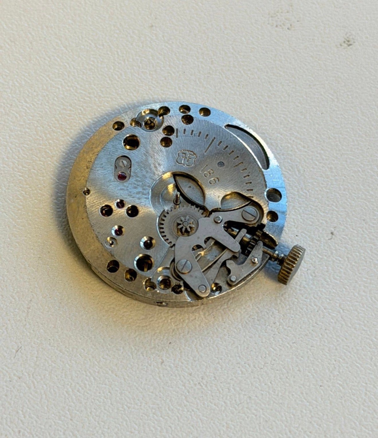 Dominant 17 Jewels handopwind uurwerk kaliber 186 Zwitsers, Antiek en Kunst, Ophalen of Verzenden