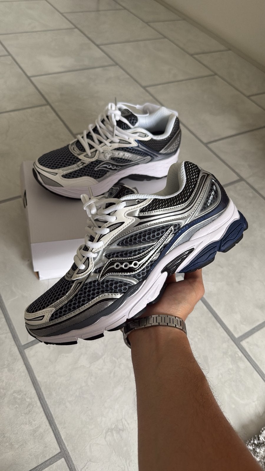 Saucony Progrid Omni 9 Maat 43, Blauw, Nieuw, Ophalen of Verzenden, Sneakers of Gympen