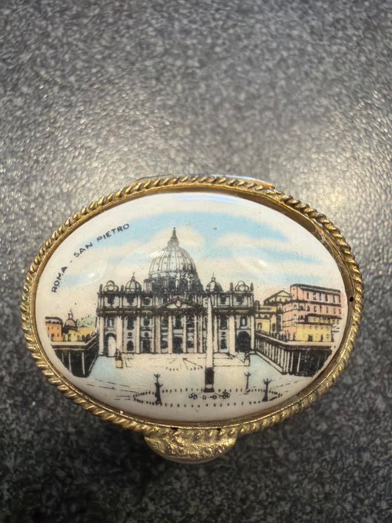 Vintage Pillendoosje met Sint-Pietersbasiliek Afbeelding, Ophalen