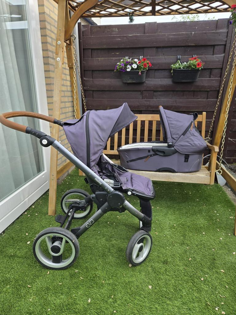 Mutsy baby met wieg en stoeltje voor €100, Ophalen, Zo goed als nieuw, Mutsy