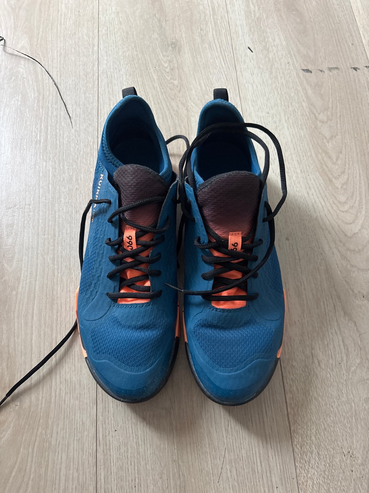 Kuikma 990 Padel Schoenen - Blauw/Oranje, Ophalen, Zo goed als nieuw, Blauw, Sneakers of Gympen